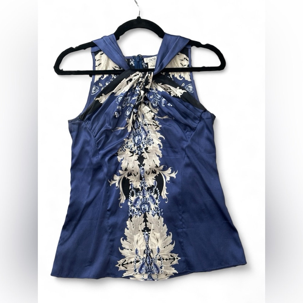 Caché silk top with rear zipper closure. Beautiful and elegant cut!